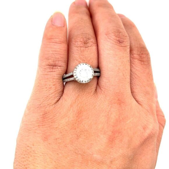 Lovely Solitaire Ring  - Picture 5 of 7